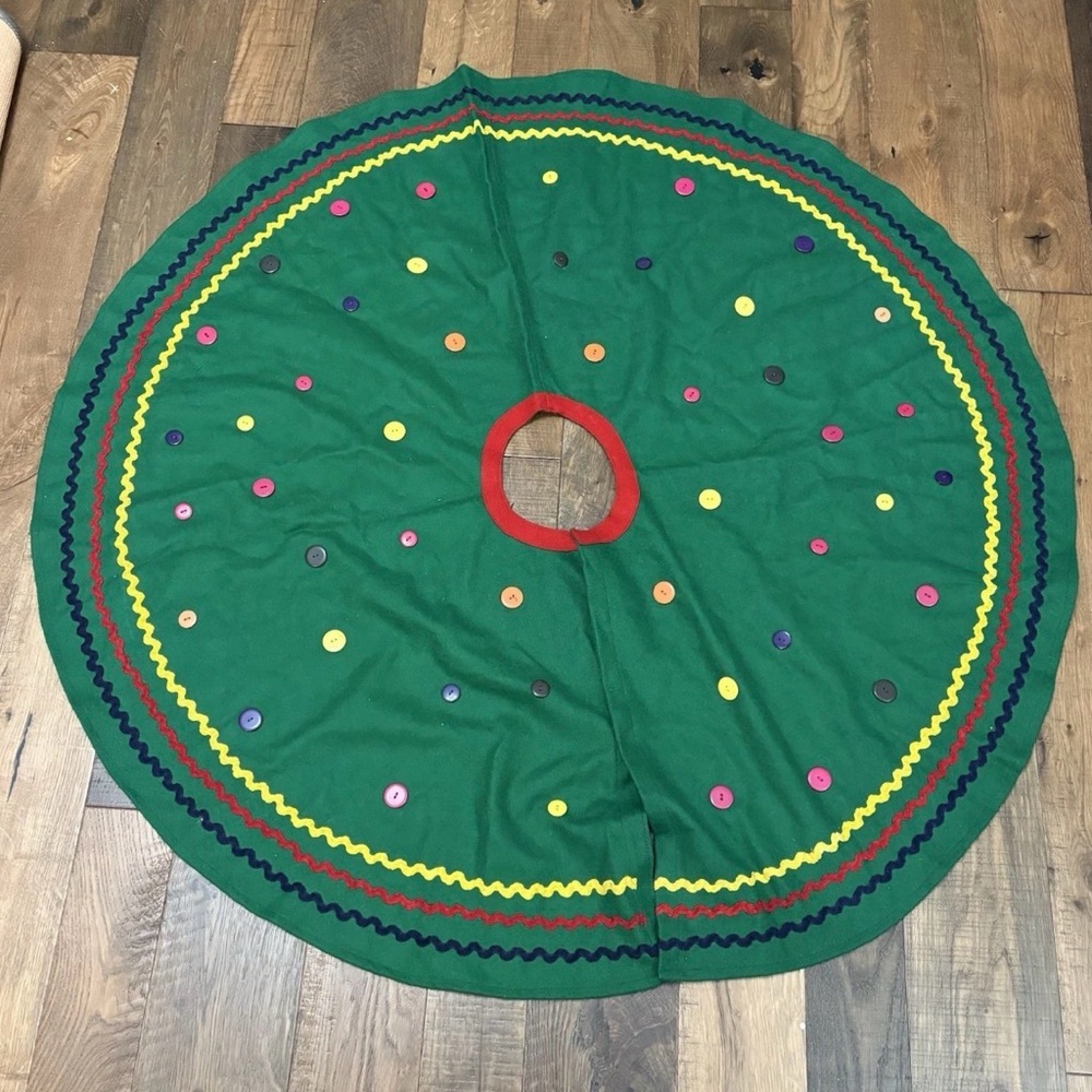 Vtg Midwest of Cannon Falls Christmas Tree Skirt Green Felt Circular Buttons Cl